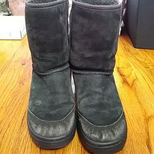 black uggs in a size 7